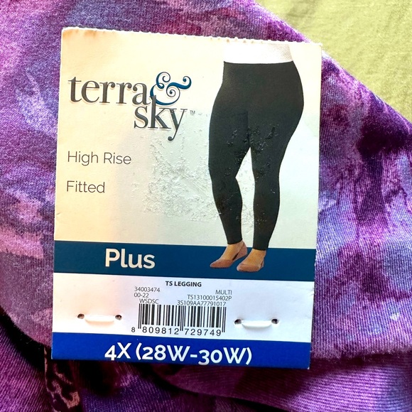 NWT - TERRA & SKY high rise fitted leggings. Size 4X (28W – 30 W). - Picture 4 of 7